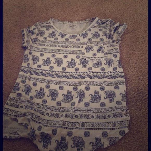 Short sleeve must have top elephant tee - Picture 1 of 1